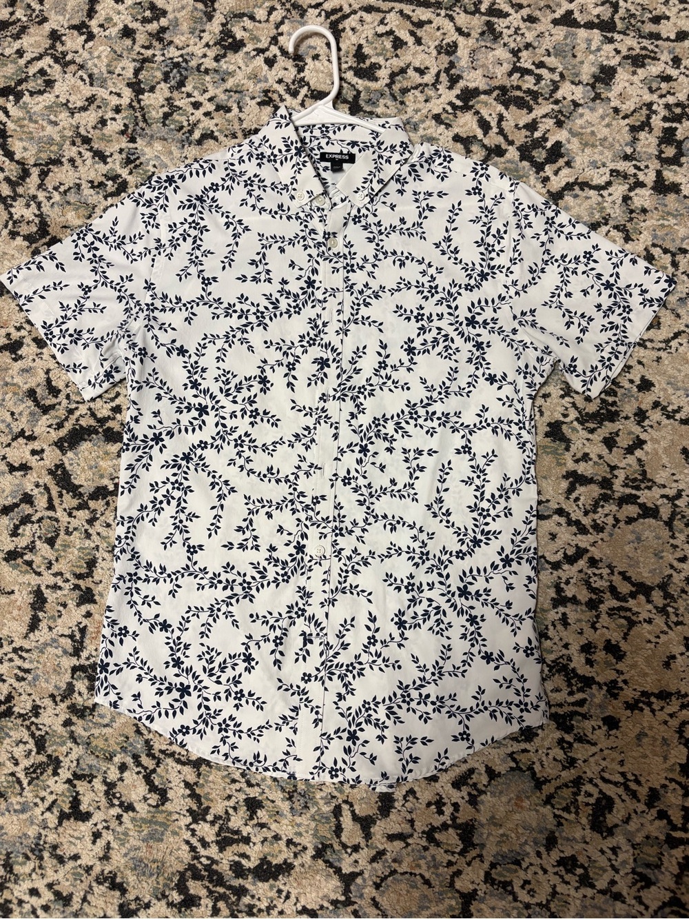 Express White Short-Sleeve Button-Down Shirt with Navy Leaf Pattern